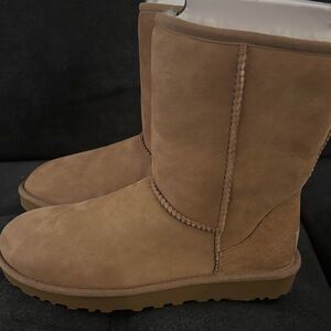 Ugg short Boots (New)
